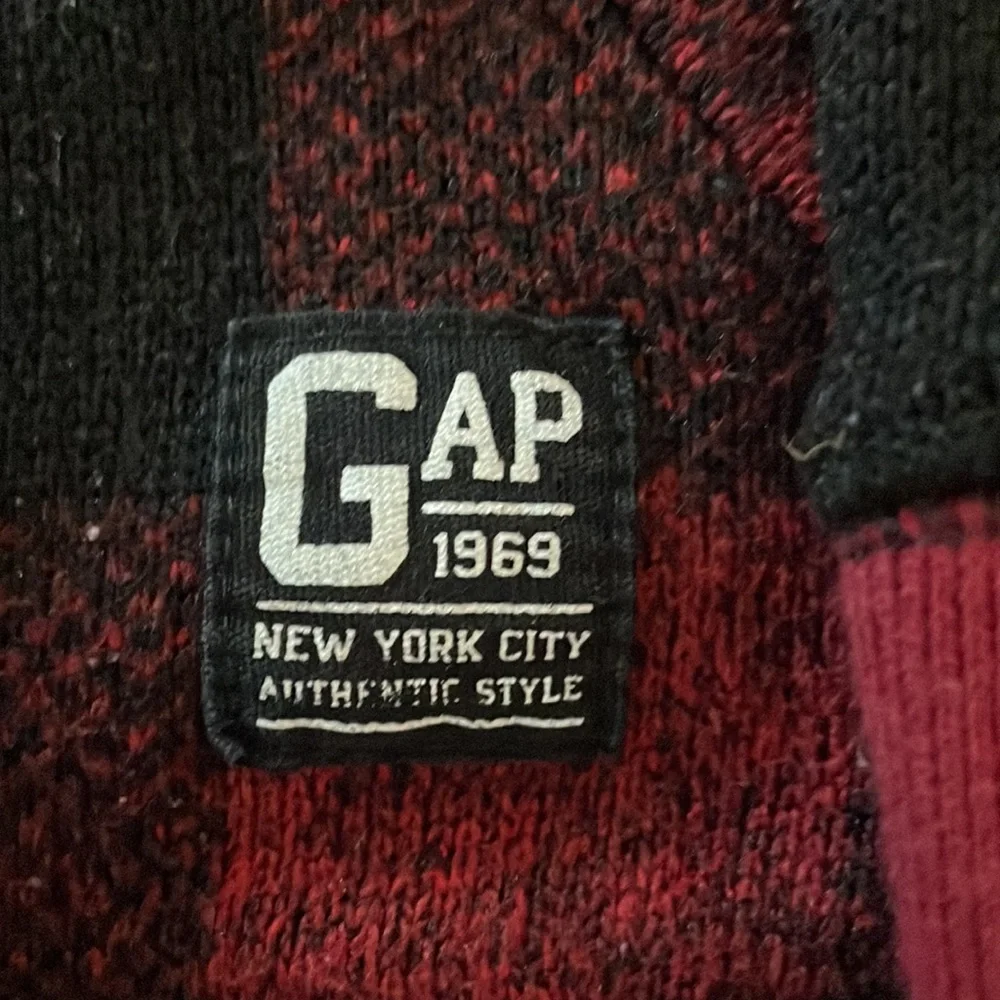 Baby Gap red and black buffalo check plaid pull over 18-24M